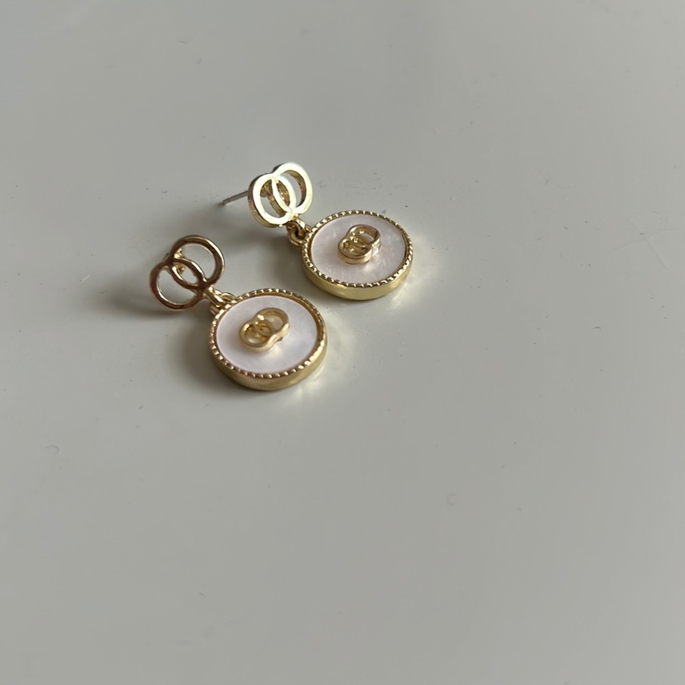 Round drop earrings